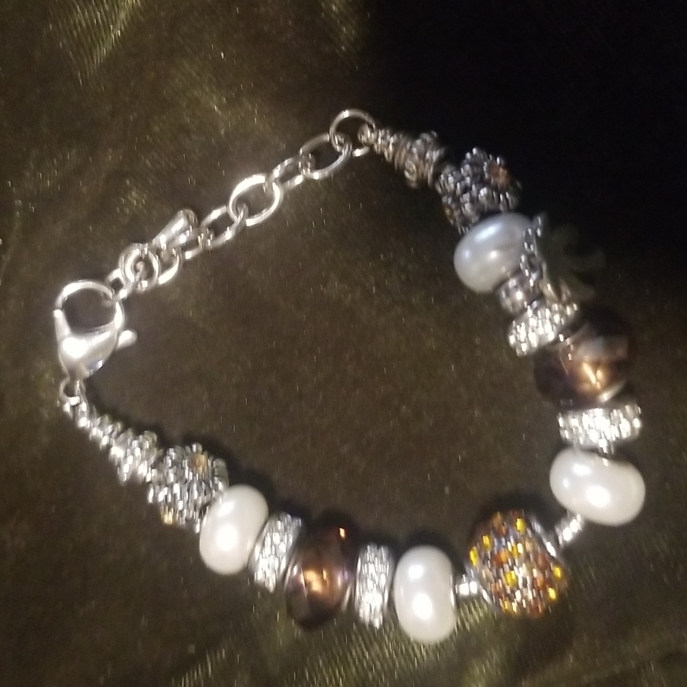 Cute brown and white bracelett
